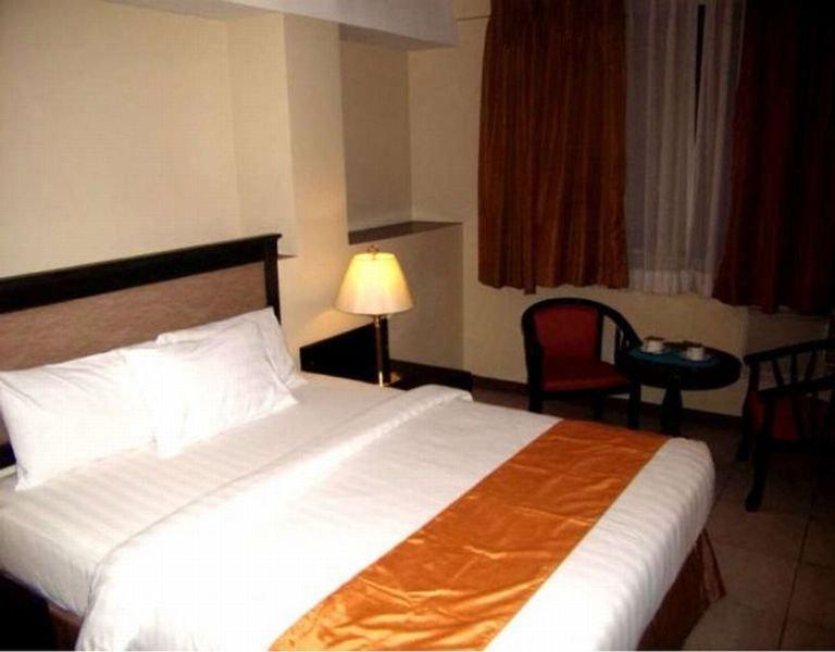 อัล ฟาโร กอสเมียว โฮเต็ล Hotel บูซวงกา ภายนอก รูปภาพ