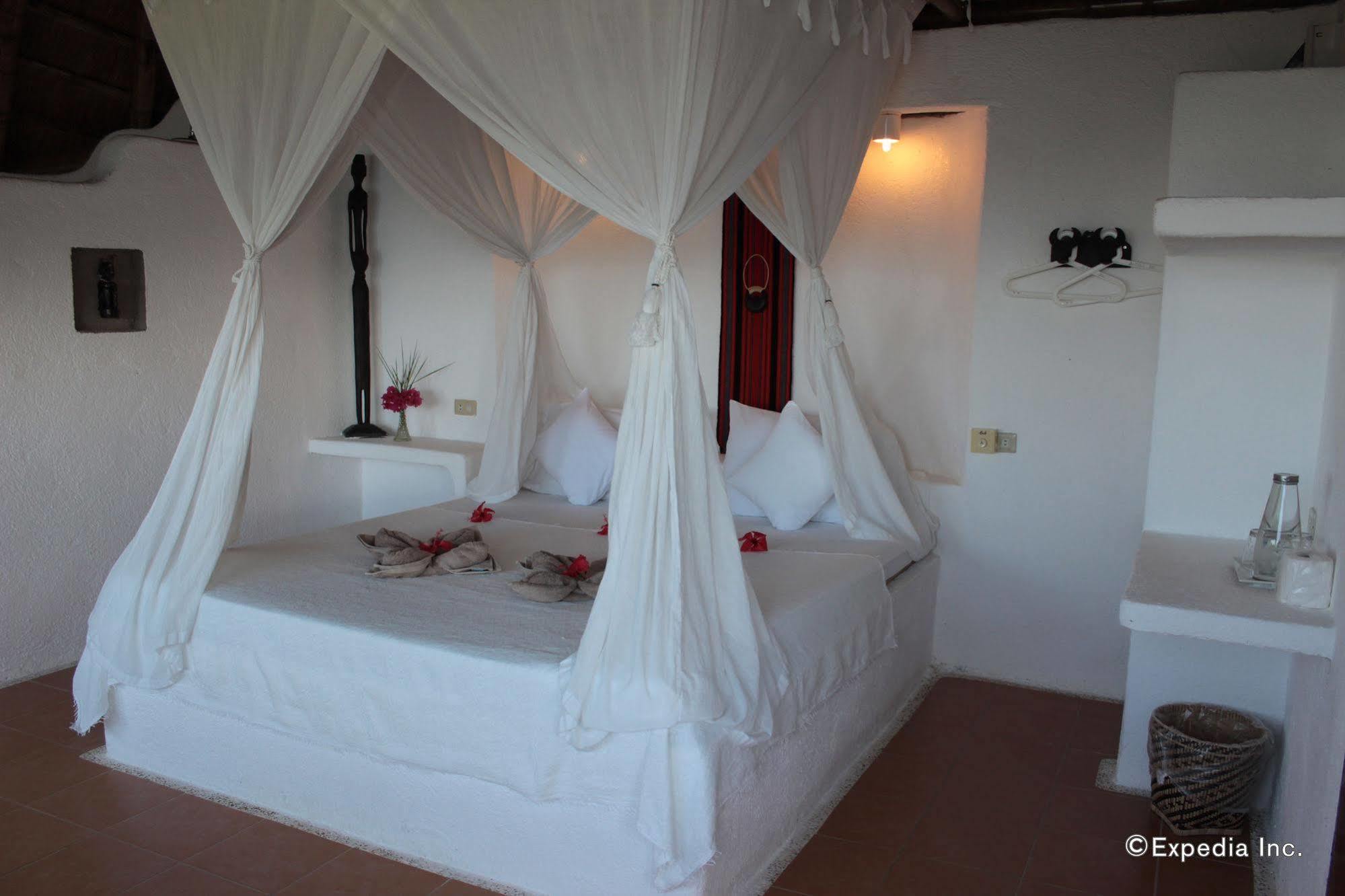 อัล ฟาโร กอสเมียว โฮเต็ล Hotel บูซวงกา ภายนอก รูปภาพ